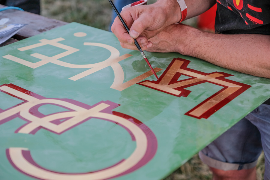 traditional signwriting techniques